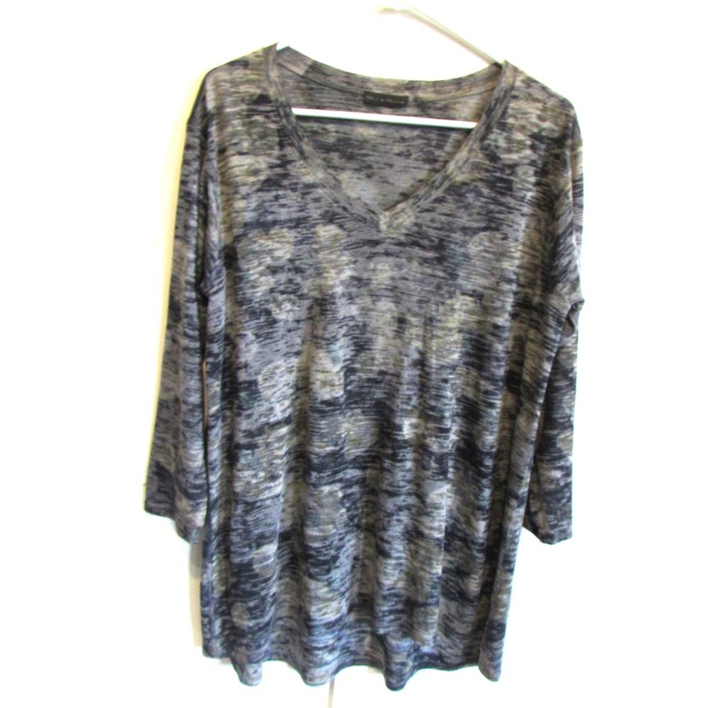 Lightweight 3/4 Sleeve Floral Space Dye Pullover Top Women's